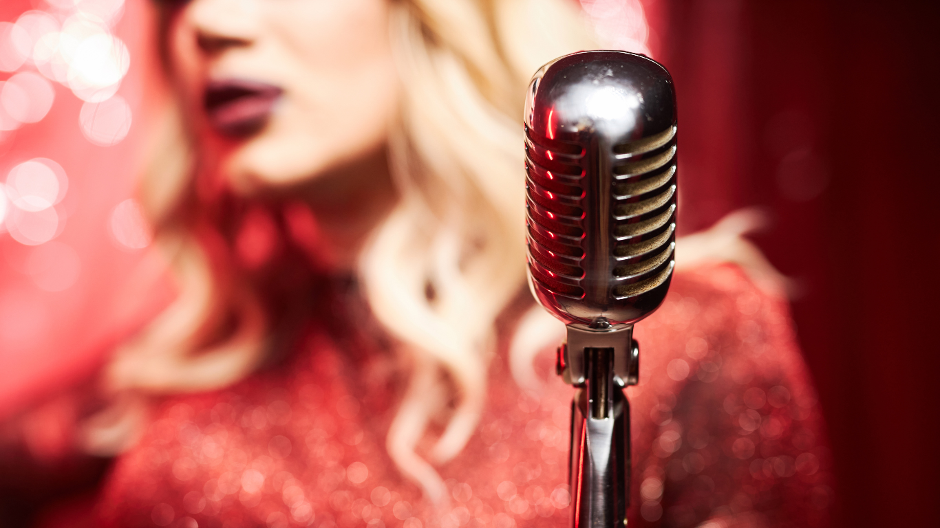 Taylor Swift at lucky voice
